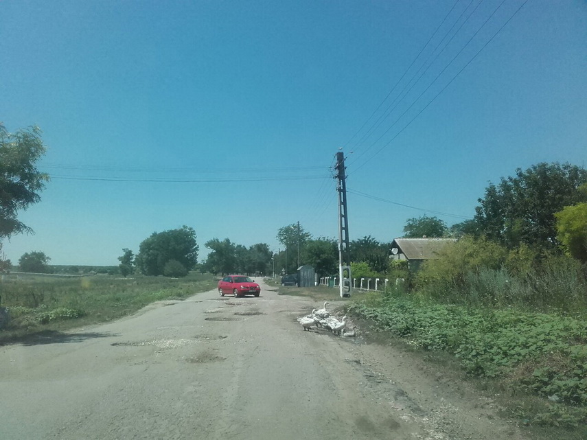 se cauta solutii pentru construirea unui teren de fotbal infrastructura drumurilor prioritatea zero la