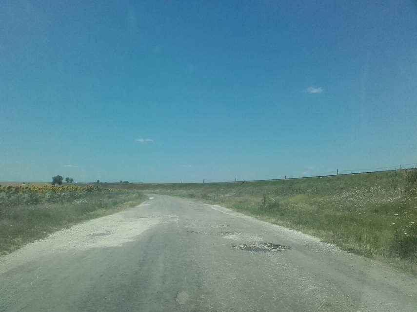 se cauta solutii pentru construirea unui teren de fotbal infrastructura drumurilor prioritatea zero la