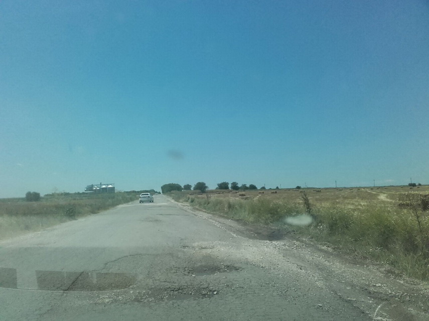 se cauta solutii pentru construirea unui teren de fotbal infrastructura drumurilor prioritatea zero la