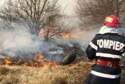 Arde miriștea din localitatea Cotu-Văii