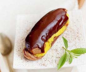 LauraAdamache.ro Eclere de ciocolata cu crema de ananas  