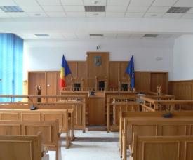 Indivizii care își cumpăraseră case și mașini de lux din proxenetism au fost trimiși în judecată
