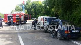 UPDATE Accident grav la intrare în Neptun. Două persoane, blocate în mașină! Intervin pompierii! (galerie foto+video)    