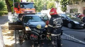 Autoturism în flăcări, în centrul Constanței, aproape de Consulatul Turc. Autoritățile, în alertă! (galerie foto+video)    