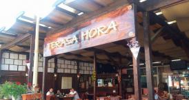 Terasa Hora din Satul de Vacanţă, un local tradiţional cu o atmosferă gălăgioasă (galerie foto)