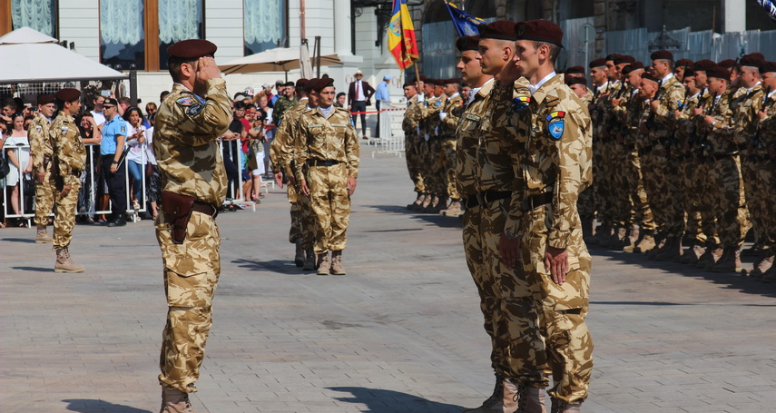 Povestile Impresionante Din Spatele Hainei Militare Rechinii