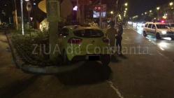 O femeie a fost rănită în această seară, după ce un șofer a intrat în plin într-un taxi (galerie foto+video) 