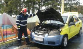 Arde o maşină în staţiunea Mamaia  (galerie foto+video) 