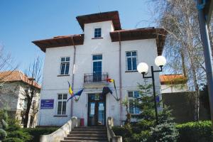 Instituţiile de învăţământ, primele pe agenda primarului Robert Şerban Liceul „Carmen Sylva“ din Eforie, reabilitat cu bani europeni