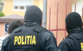 Percheziţie în Mangalia Poliţiştii din Constanţa au confiscat o armă şi zeci de cartuşe 
