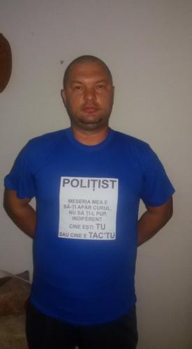 „Polițist. Meseria mea e să-ți apăr c....l, nu să ți-l pup“