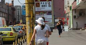 Ce spune proprietarul firmei Laurenţiu SRL Un panou publicitar de pe strada Mihai Viteazu, pericol pentru pietoni! (galerie foto) 