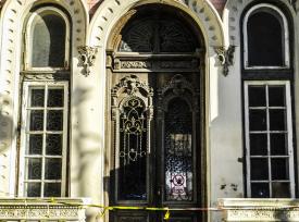 info-sud-est⁠ Casa cu Lei. Un veac de discreție și uitare cu nababi armeni, unguri și români