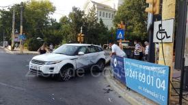 UPDATE. Range Rover-ul lovit, al fiicei consilierului de la Medgidia, Marian Butnaru Accident la intersecţia străzii Nicolae Iorga cu bulevardul Tomis (galerie foto)     