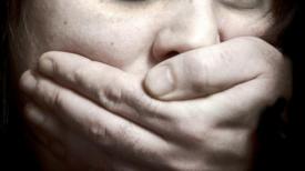 Agresorul sexual al unei copile a fost lăsat liber, deși şi-a recunoscut fapta și dezvăluit că nu este la prima agresiune