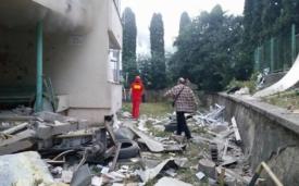 Cinci persoane rănite în urma unei explozii la un bloc de locuinţe