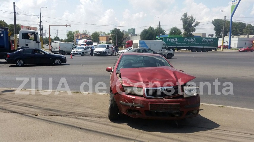 accident la intersectia strazii cumpenei cu bulevardul aurel vlaicu 602597