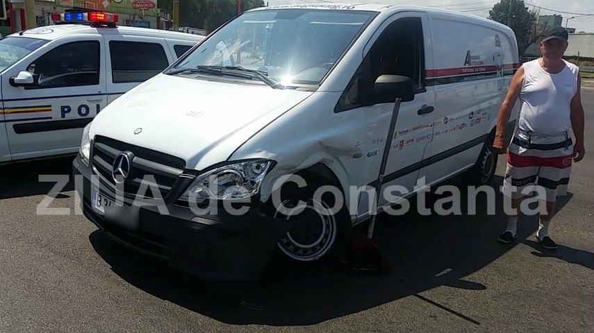 accident la intersectia strazii cumpenei cu bulevardul aurel vlaicu 602597