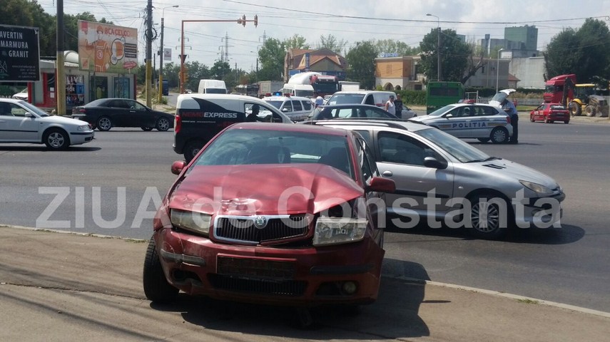 accident la intersectia strazii cumpenei cu bulevardul aurel vlaicu 602597