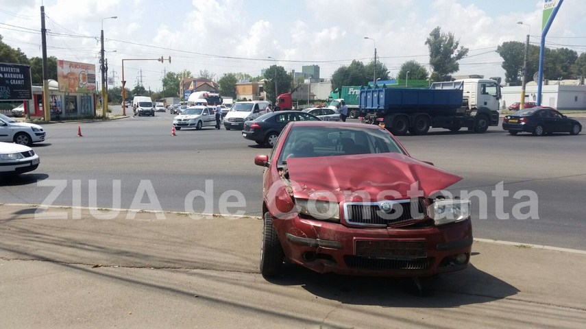 accident la intersectia strazii cumpenei cu bulevardul aurel vlaicu 602597