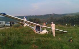 Un avion a aterizat forţat pe un câmp din Argeş