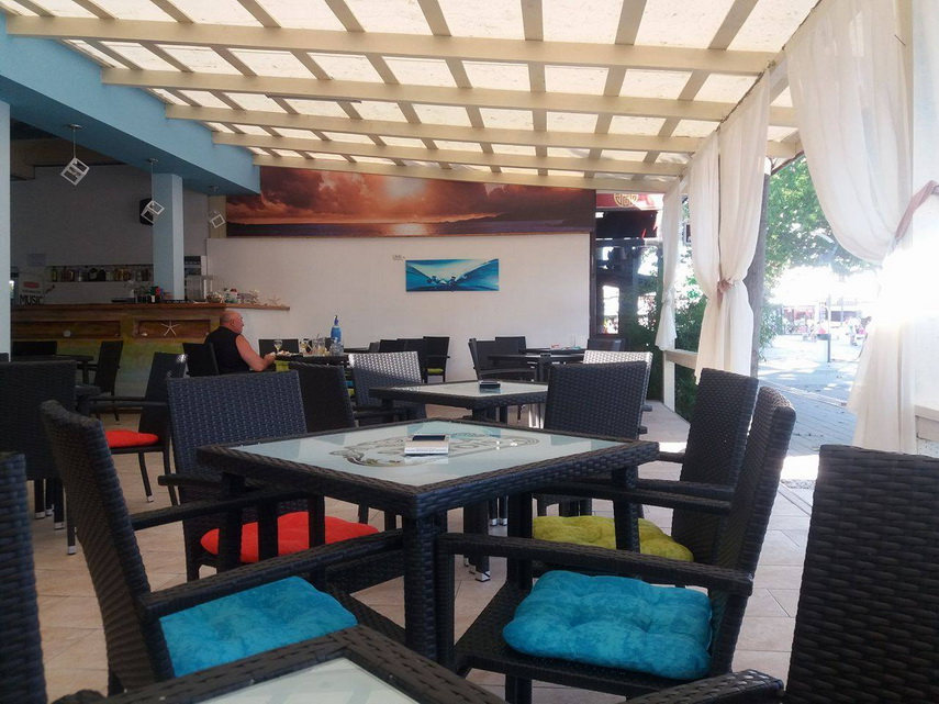 azzurro terasa faina din mamaia cu mancare buna care intarzie peste masura galerie foto 602827