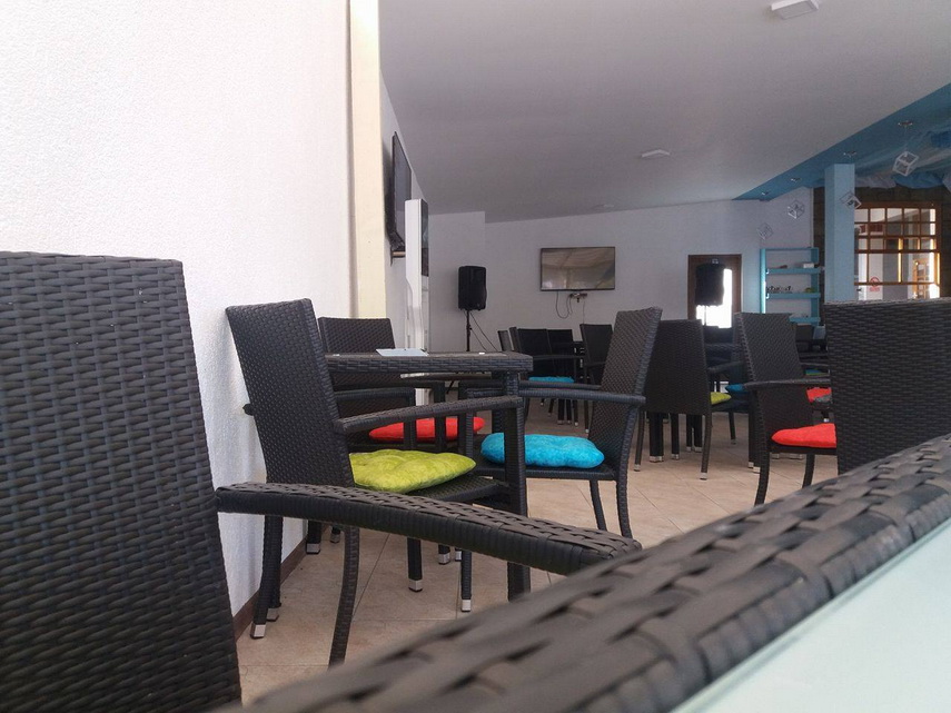 azzurro terasa faina din mamaia cu mancare buna care intarzie peste masura galerie foto 602827
