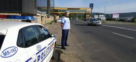 Un bărbat din Tulcea, prins de poliţişti în timp ce conducea fără permis