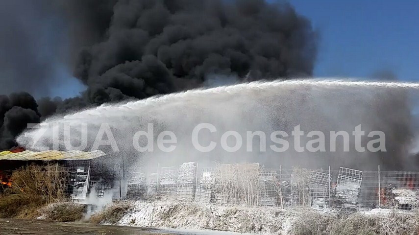 fotoreportaj un doamne ajuta in gand si o pata neagra de cenusa pe cerul constantei 603184