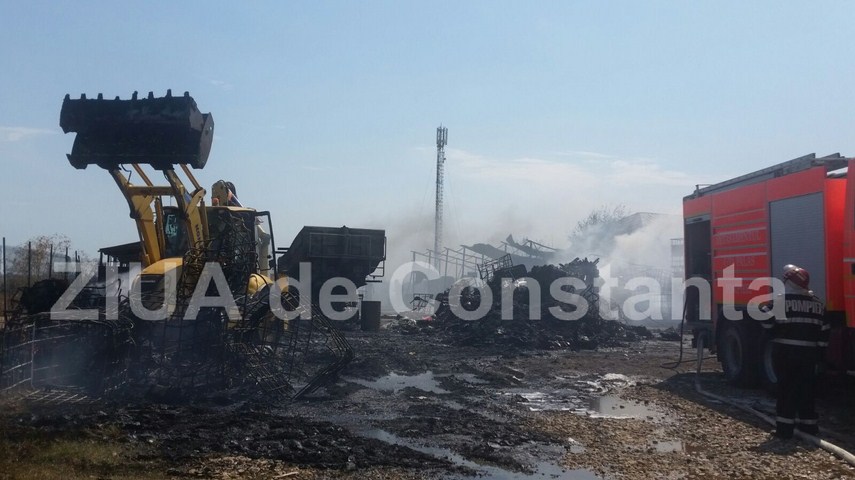 fotoreportaj un doamne ajuta in gand si o pata neagra de cenusa pe cerul constantei 603184
