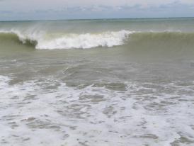 Mamaia. Valurile mării au făcut prăpăd! Salvamarii au scos din apă doi tineri    