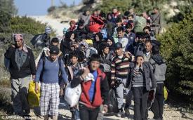 Grecia vrea să construiască noi centre pentru migranţi