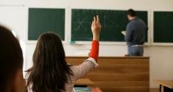 Scandal în învăţământ! Directorul unei şcoli gimnaziale îşi caută dreptatea pe internet
