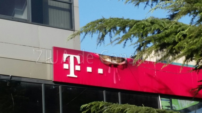 arde acoperisul unei cladiri pe bulevardul tomis 604184