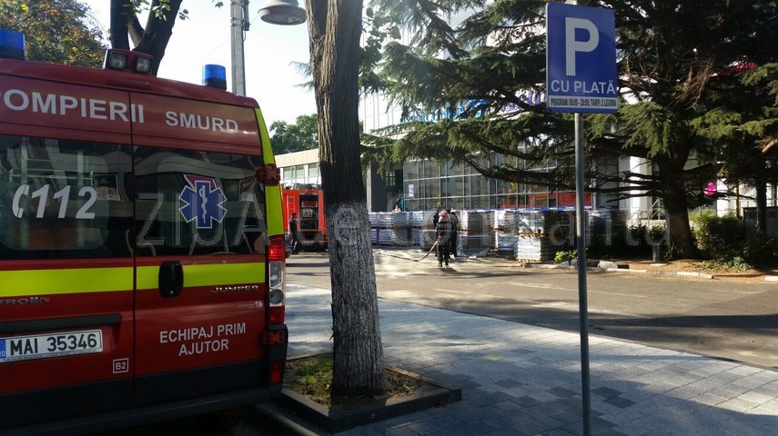 arde acoperisul unei cladiri pe bulevardul tomis 604184