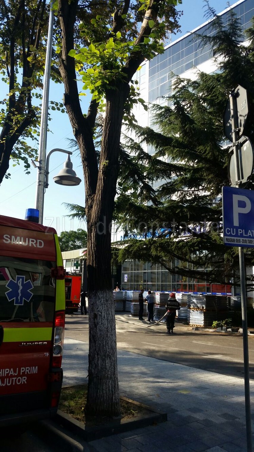 arde acoperisul unei cladiri pe bulevardul tomis 604184