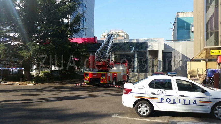 arde acoperisul unei cladiri pe bulevardul tomis 604184