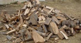 Contract de peste două milioane de lei Sediile Poştei Române, încălzite la iarnă cu lemne de fag, stejar şi carpen (document)