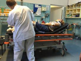 Jefuită și târâtă cu mașina, pentru a-i fura ceasul de la mână