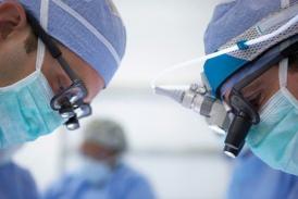 Parlamentarii vor să-i țină pe viitorii medici în țară cel puțin cinci ani