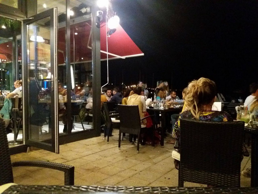 bacaro un restaurant cu atmosfera si muzica relaxante dar cu preparate scumpe din portul turistic tomis