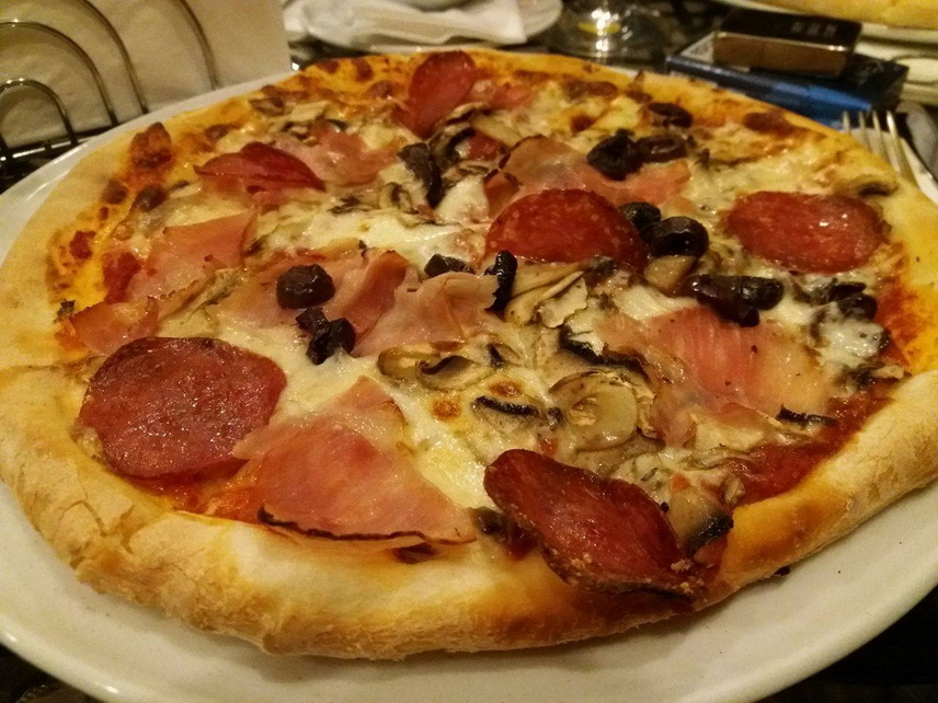 bacaro un restaurant cu atmosfera si muzica relaxante dar cu preparate scumpe din portul turistic tomis