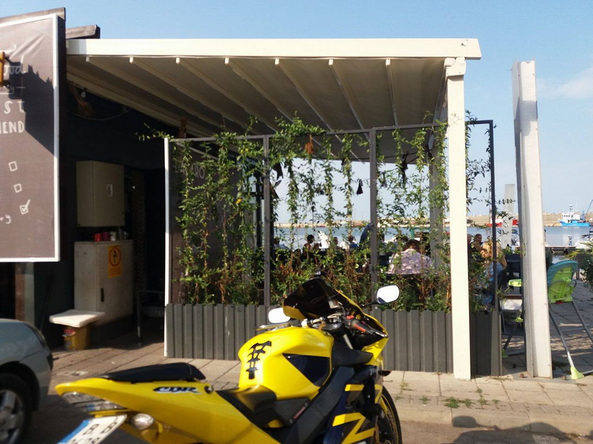 bacaro un restaurant cu atmosfera si muzica relaxante dar cu preparate scumpe din portul turistic tomis