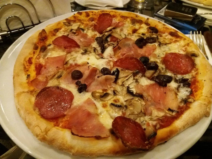 bacaro un restaurant cu atmosfera si muzica relaxante dar cu preparate scumpe din portul turistic tomis