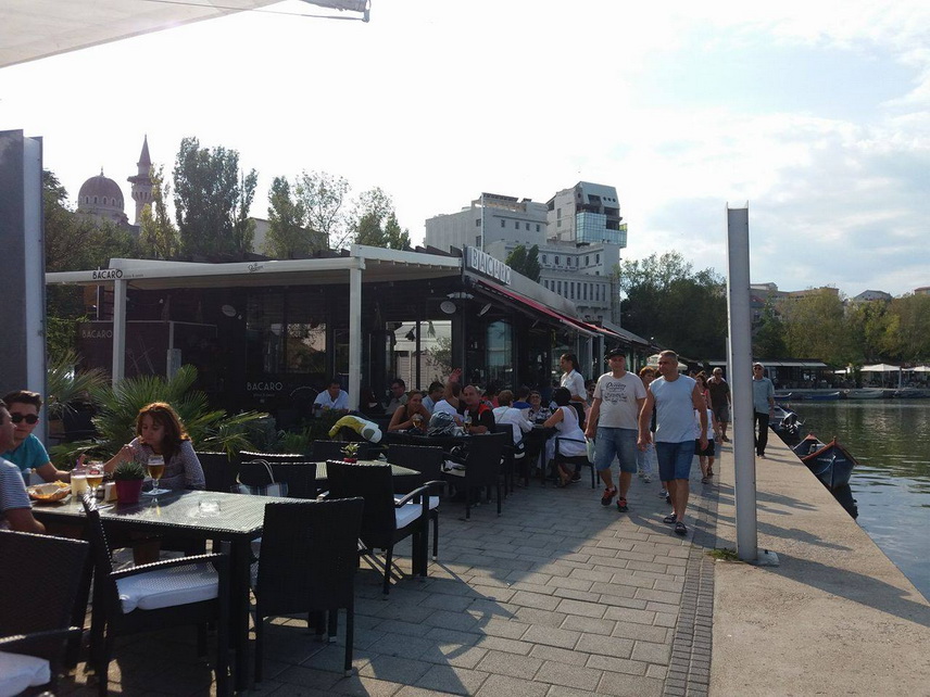 bacaro un restaurant cu atmosfera si muzica relaxante dar cu preparate scumpe din portul turistic tomis