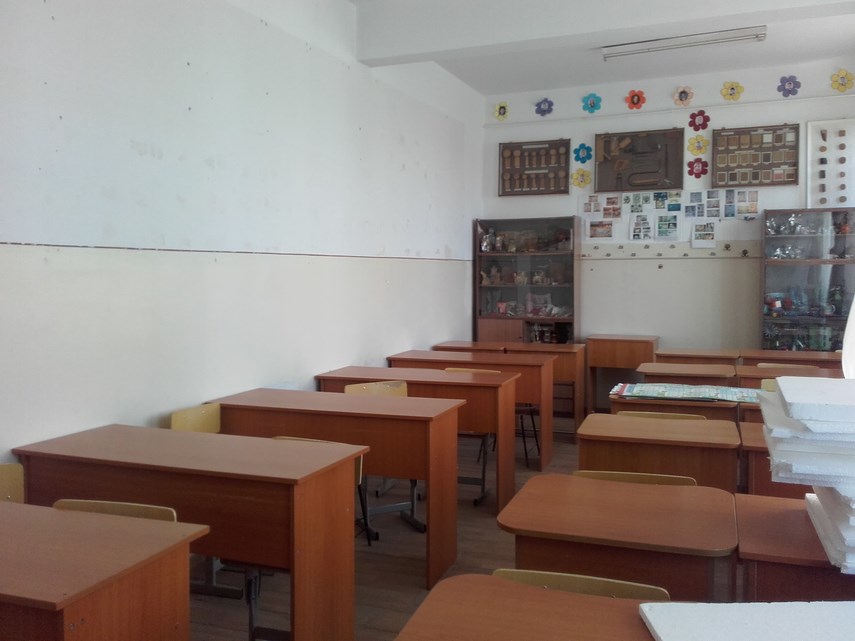 vom purta insemne de protest cursurile incep cu stangul la scoala nr 29 parintii ameninta cu sabotarea