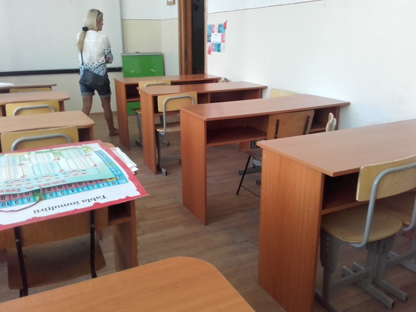 vom purta insemne de protest cursurile incep cu stangul la scoala nr 29 parintii ameninta cu sabotarea