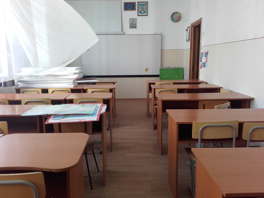 vom purta insemne de protest cursurile incep cu stangul la scoala nr 29 parintii ameninta cu sabotarea