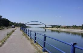 UPDATE 1 Trupul bărbatului a fost identificatUn cadavru plutește pe canalul Medgidia (galerie foto)    