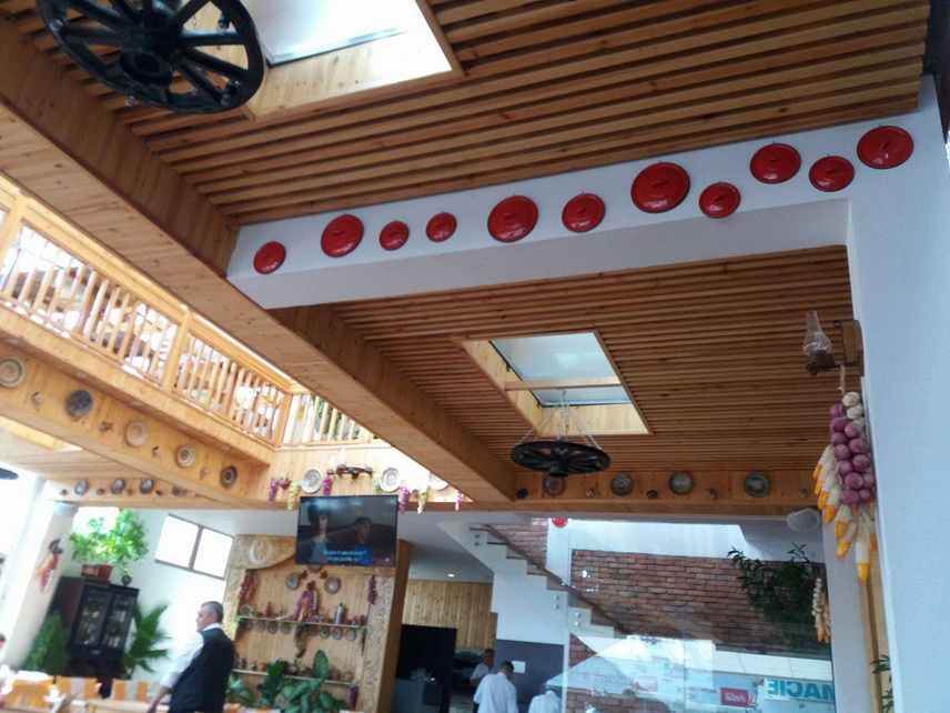 terasa taraneasca localul in care mananci produse de la supermarket din meniul traditional romanesc galerie